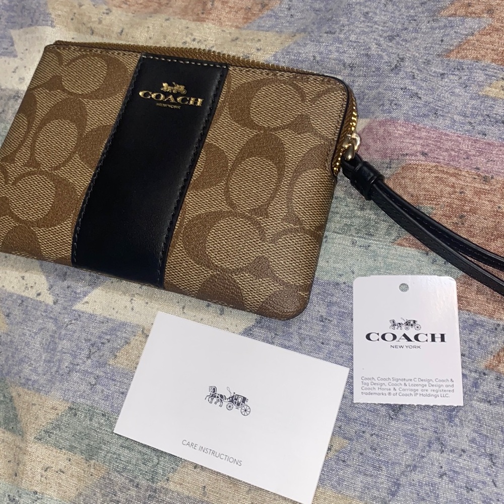 Coach wristlet - Picture 2 of 2